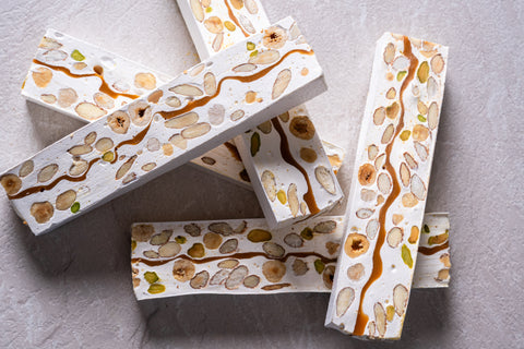 TORRONE ARTIGIANALE CON FRUTTA SECCA E CARAMELLO SALATO